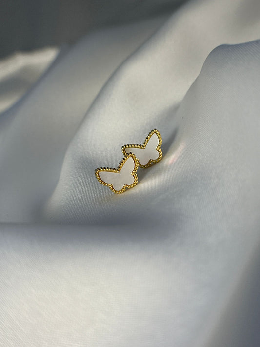 זוג עגילי פרפר - לבן פנינה - ציפוי זהב 18 קראט